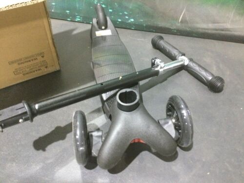Kid's Kick Scooter  - Lot 585