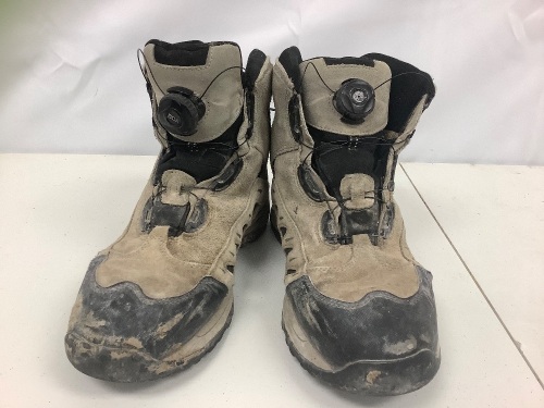 Mens 7.5" Snow Runner 400G Boots, Size 13D - Lot 218