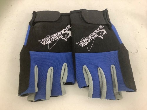 World Wide Sportsman Fingerless Gloves, Bad Stitching on Left Glove, E-Commerce Return, Sold as is - Lot 653