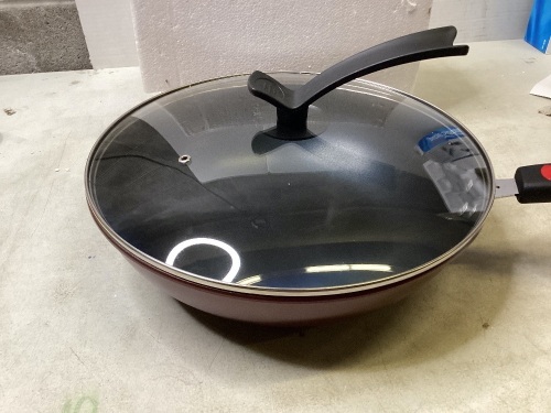 Wok Pan w/ Lid - Lot 576