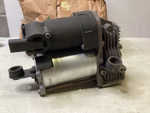Air Suspension Compressor Pump for Mercedes Benz CL & S Class 2213201704 - Lot 564
