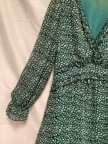 Women's Long Sleeve Floral Dress, Medium - Lot 322