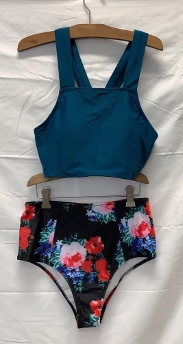 Womens 2 pc Swimsuit, S - Lot 367