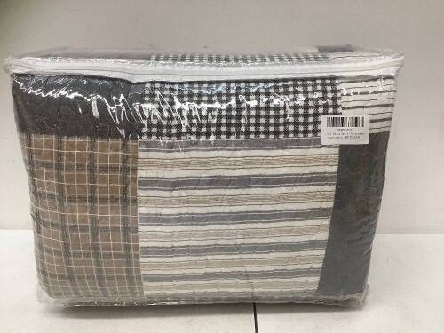 2 Pack Quilted King Pillow Shams - Lot 198
