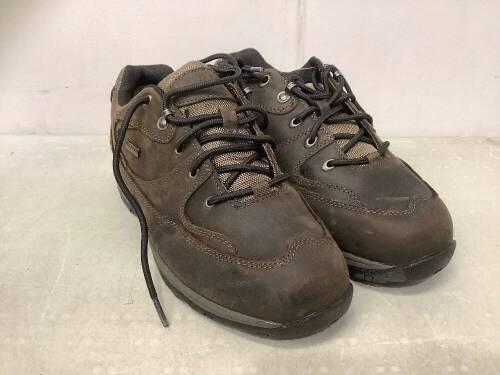 Mens Waterproof Walking Boots, Size 9.5 4E - Lot 234