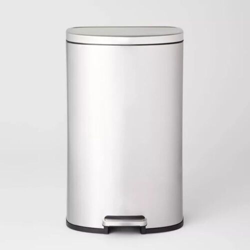45L D Shape Step Trash Can - Brightroom - Lot 266