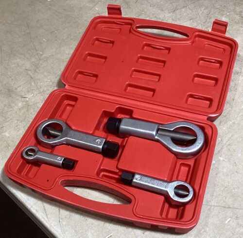 4-Piece Nut Splitter Set - Lot 442