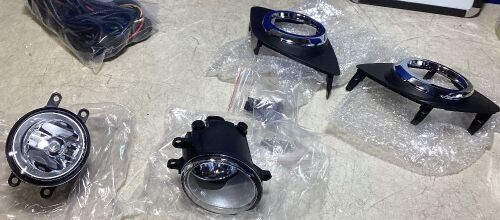 Front Fog Lights for 2010-2012 Toyota RAV4 - Lot 452