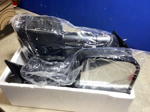 Set of Towing Mirrors  - Lot 916