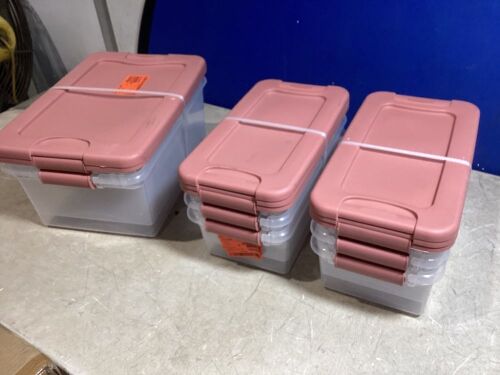 Lot of 6qt & 15qt Latching Storage Containers  - Lot 702