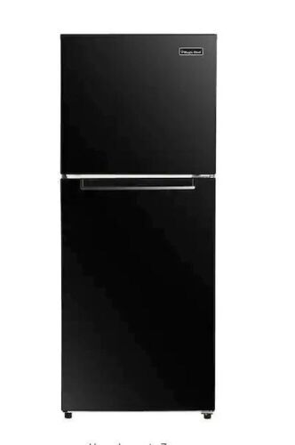 Magic Chef 10.1 cu. ft. Top Freezer Refrigerator in Black - Lot 19