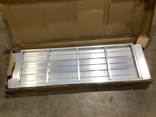 Non-Skid Portable Wheelchair Ramp - Lot 492