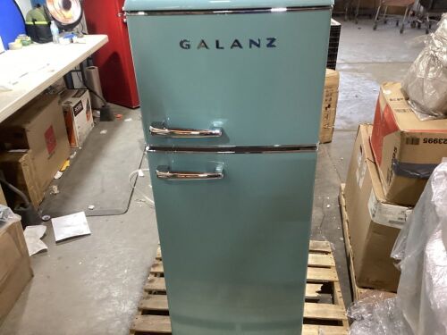 Galanz Retro Top Mount Refrigerator, Dual Door, Adjustable Mechanical Thermostat with True Freezer, 7.6 Cu Ft - Lot 29