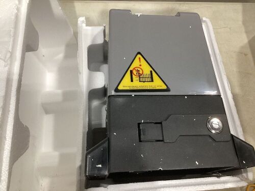 1800lb Automatic Sliding Gate Opener - Lot 125
