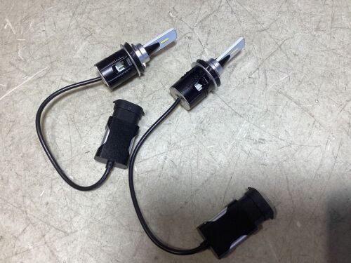 Set of Headlight Bulbs  - Lot 910