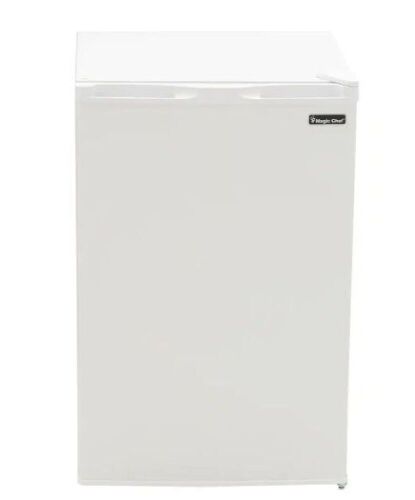 Magic Chef 3.0 cu. ft. Upright Freezer - Lot 34