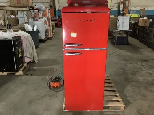 Galanz Retro 7.6 Cu. Ft Top Freezer Refrigerator - Back Cracked, Scratched/Dented  - Lot 100
