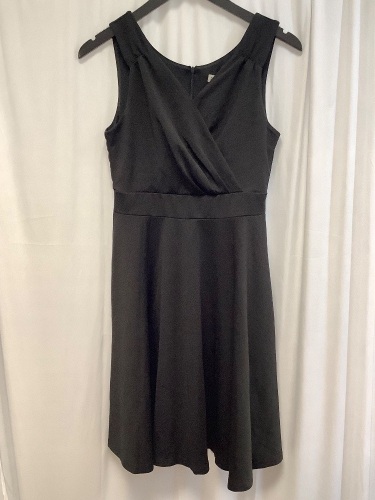 Womens Cross Front Sleeveless Dress, Size M - Lot 520