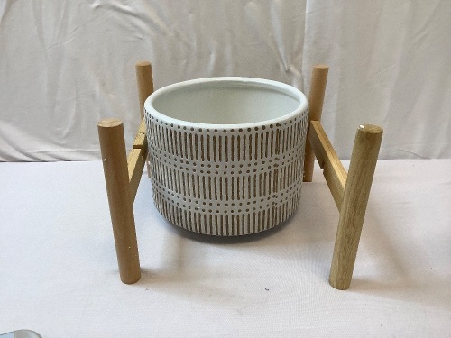 7.3" Planter Pot with Stand - Lot 396