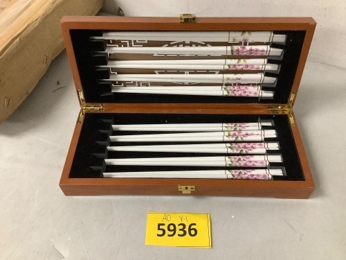10 Pairs of Porcelain Chopsticks - Lot 5936