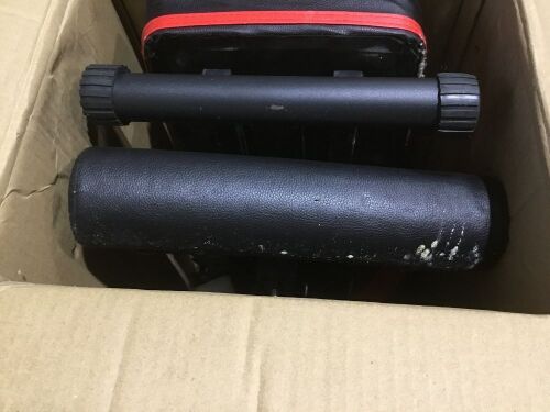 Adjustable Sit-Up Bench - Cosmetic Damage - Lot 559