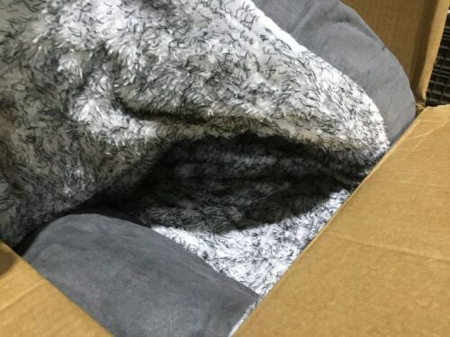 Two-Tone Dog Bed - Lot 589