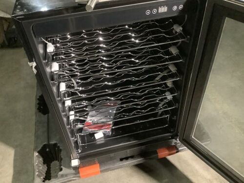 Magic Chef 34" Wine Refrigerator - Cosmetic Damage - Lot 754