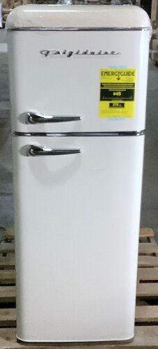 Frigidaire 7.5 cu. ft. Refrigerator - Cosmetic Damage - Lot 82