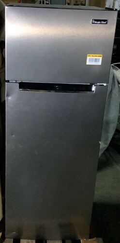 Magic Chef 7.0 cu. ft. Refrigerator - Cosmetic Damage - Lot 284