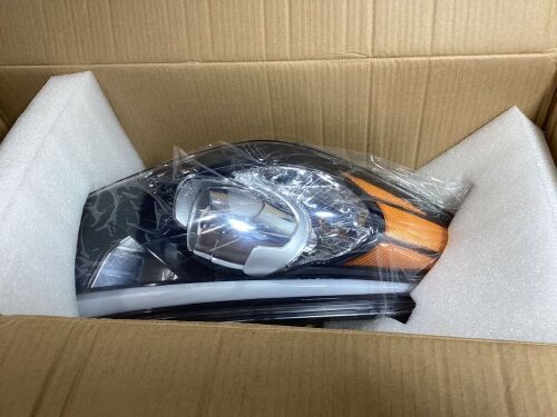 Headlight for 2014-2016 Hyundai Elantra, Driver Side - Lot 305