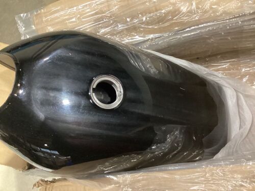 2.4 Gal Vintage Motorcycle Fuel Tank for Honda CG125 - Lot 439