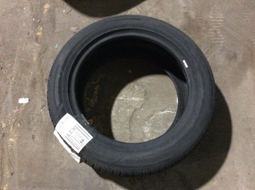 Hankook Kinergy ST 215/55R17 94H Tire  - Lot 793