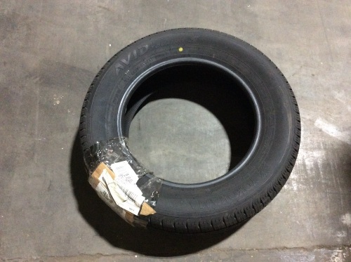 Yokohama AVID Touring-S P215/60R16 94 T   - Lot 812