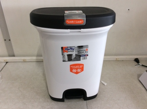Hefty Select 7 Gal StepOn Trash Can with Locking Lid - Appears New  - Lot 331