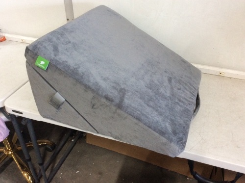 Cushy Form Bed Wedge - E-Comm Return, Appears New  - Lot 398