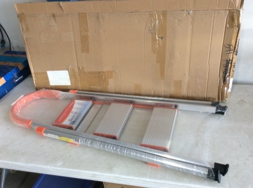 Aluminum Step Ladder - Appears New  - Lot 194