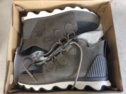 Sorrel Women's Kinetic Caribou Quarry Boots, 9.5 - E-Comm Return, Appear New  - Lot 1074