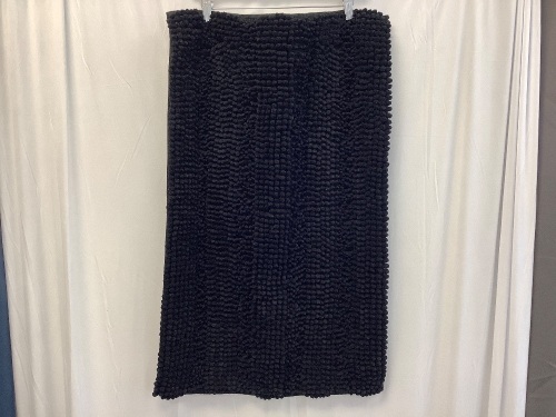 Bathroom Rug, 20x32 - Lot 285