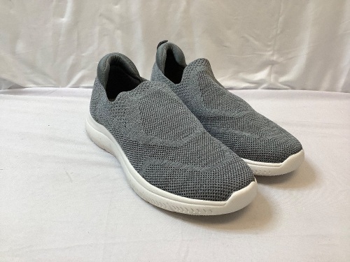 Slip On Shoes, 8 - Lot 591