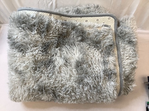 Area Rug, 82"x58" - Lot 692