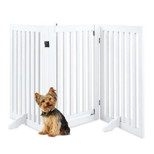 31.5in 3-Panel Freestanding Wooden Pet Gate w/ Door, Support Feet - Lot 6356