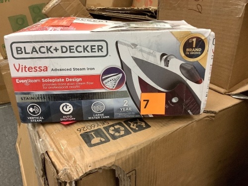 Black & Decker Vitessa Advance Steam Iron - Lot 7