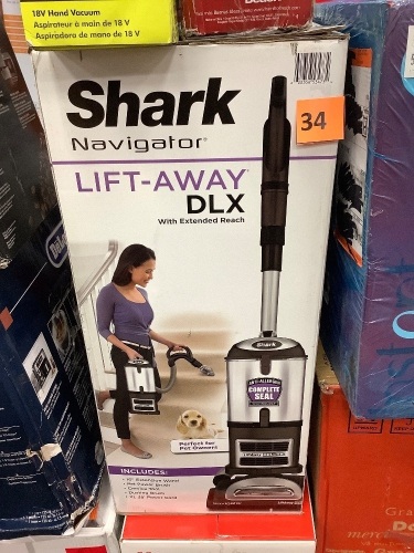 Shark Navigator Life-Away DLX - Lot 34