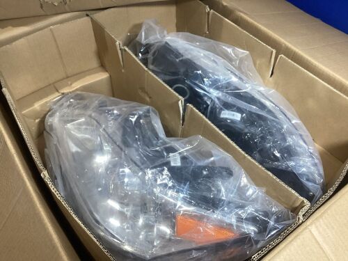 Front Headlights for 2010-2012 Lexus ES350 - Lot 254