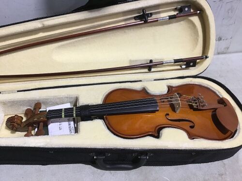 Cecilio CVVN-200 4/4 Student Violin with Bow and Case  - Lot 676