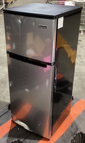 Magic Chef Compact Refrigerator - For Parts/Repair - Lot 935