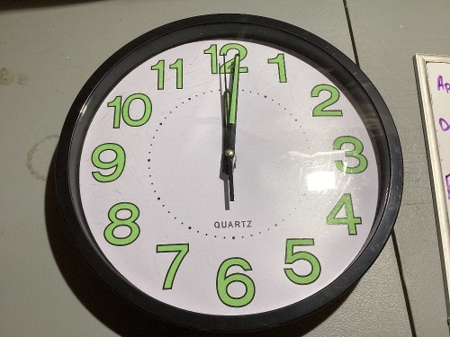 Quartz Wallclock with Gow in the Dark numbers - Lot 915
