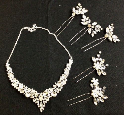 Necklace & Hair Jewels Bundle - Lot 95