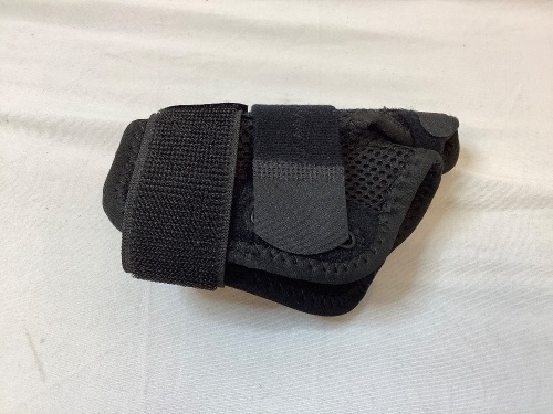 One Size Wrist Brace - Lot 206