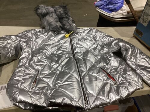 Women's Quilted Winter Coat - Silver, 3XL, Fits Like Medium - Lot 371